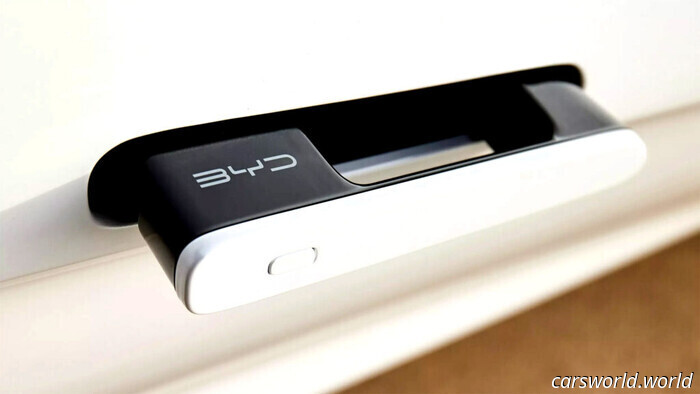 Китай запрещает дверные ручки в стиле Tesla | Carscoops